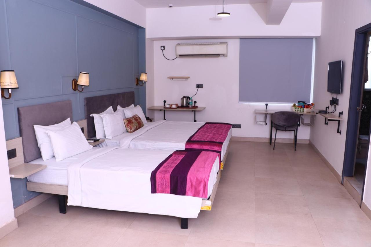 Virohaa Garden Hotel Ghaziabad Exterior foto